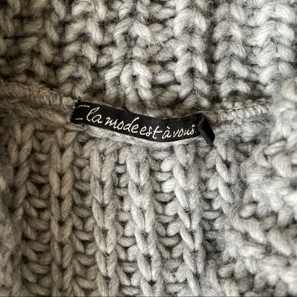 Gorgeous Soft Grey Warm Cardigan Sweater ❄️ - Picture 3 of 9